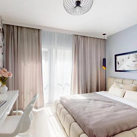 Golden Hour Rose - Kurkowa 14 ヴロツワフ